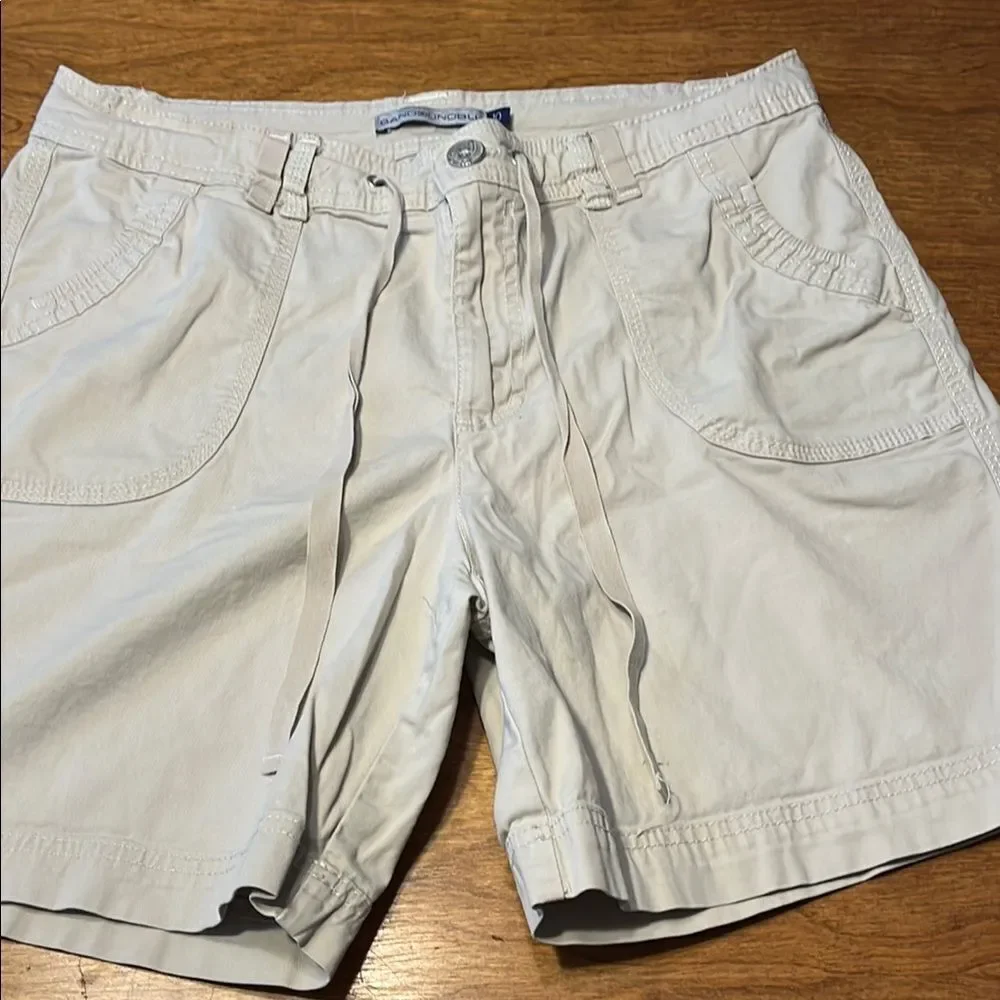 Bandolino Cream Cargo Shorts Classic Lightweight Design